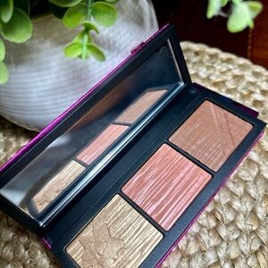 *NEW* MAC Shiny Pretty Things Face Compact